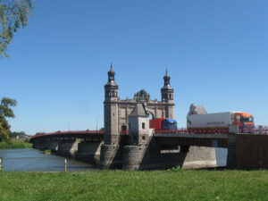 Most Królowej Luizy nad graniczną rzeką Niemen w Sowietsku