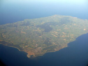 Widok z lotu ptaka na zieloną wyspę