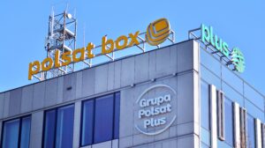 Budynek z logo Polsat Box, Plus, Grupa Polsat.