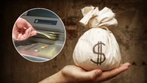 Wypłata pieniędzy z bankomatu, worek z dolarem.