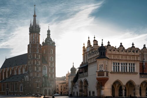 Kościół Mariacki i Sukiennice na Rynku w Krakowie.