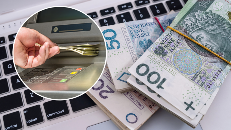 Banknoty PLN i bankomat na laptopie