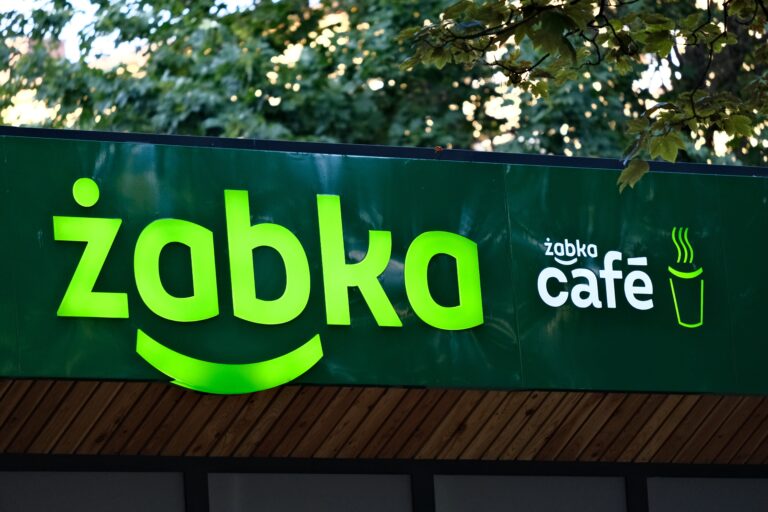 Logo sklepu Żabka i Żabka Café