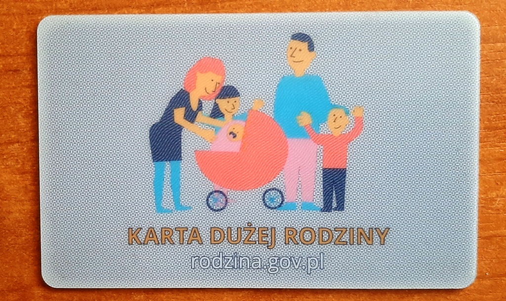 Karta Dużej Rodziny z ilustracją rodziny