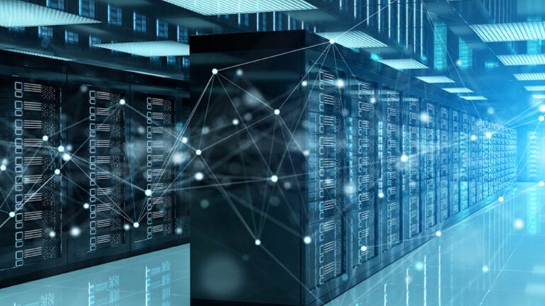 Nowoczesne centrum danych z serwerami i połączeniami sieciowymi.