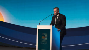 Prezes Polskiej Organizacji Turystycznej przemawia na Kongresie Turystyka Przyszłości