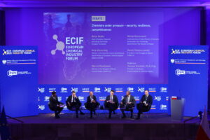 Dyskusja na temat chemii na ECIF 2025