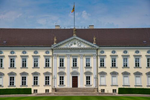 Nawrocki chce odebrać order Zełenskiemu. Politolodzy komentują decyzję prezydenta