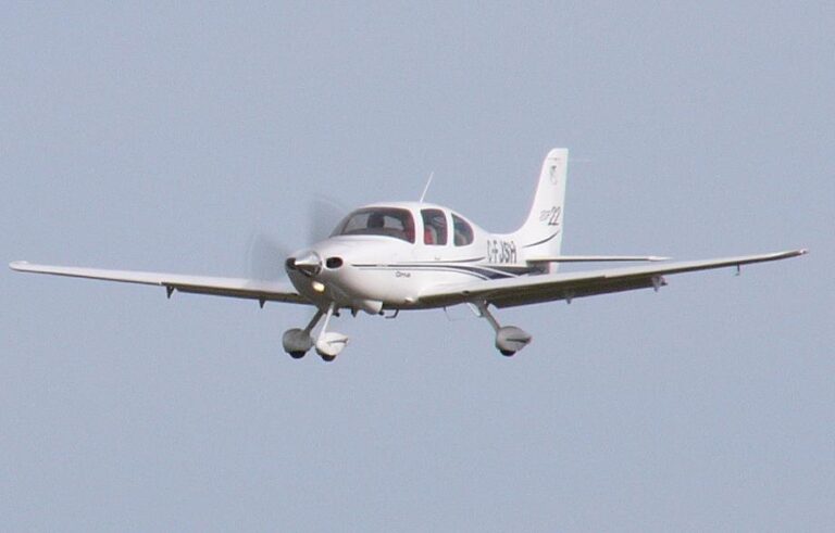 Cirrus SR22 i SR22T – dlaczego ten samolot zdominował lotnictwo ogólne na ponad dwie dekady?