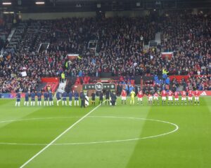 Manchester United: od robotniczej drużyny do globalnej marki – historia kryzysów, tragedii i triumfów