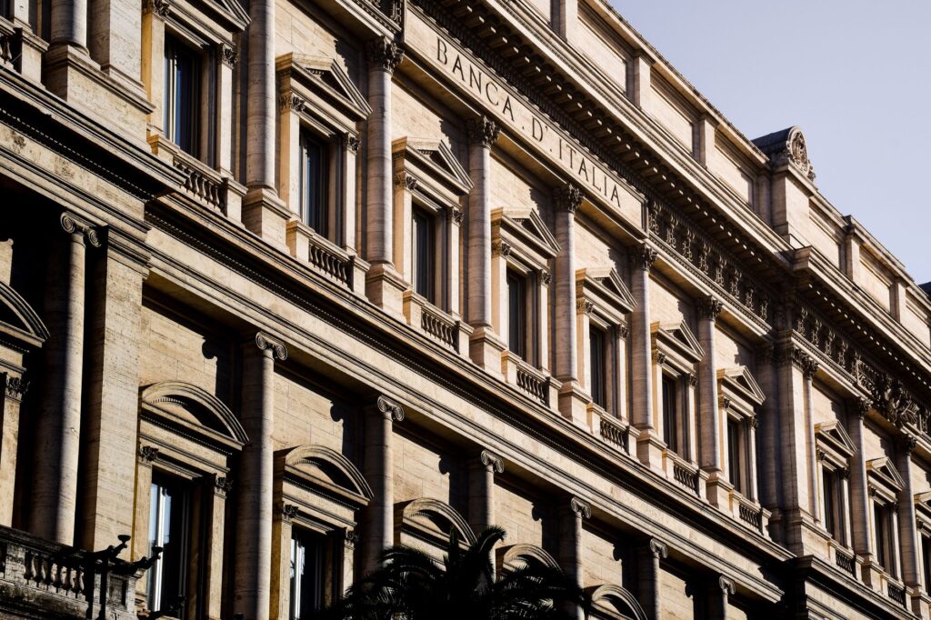 Intesa Sanpaolo kontra Banco BPM: gigantyczna stawka w walce o Monte dei Paschi di Siena