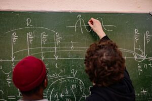 Zmienne zależna i niezależna – czym są i dlaczego ich pomylenie psuje cały model