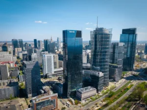 Inflacja wraca, EBC podwyższa stopy – co to znaczy dla Twojego portfela i czy Polska uniknie podobnego dylematu?