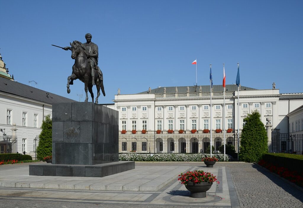 Karol Nawrocki: historyk, bokser, prezydent. Droga z robotniczych Siedlec do Pałacu Prezydenckiego