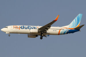 Samolot Flydubai Boeing 737 podczas lądowania