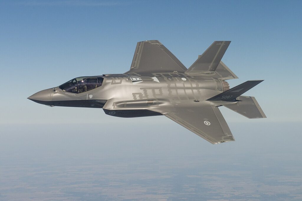 Myśliwiec F-35 Lightning II w locie