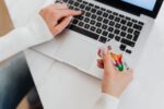 Karta kredytowa kontra debetowa: która naprawdę ci się opłaca?