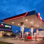 Stacja benzynowa Orlen o zmierzchu