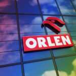 Logo Orlen na szklanym budynku