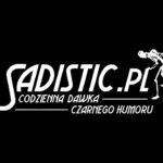 Białe logo Sadistic.pl na czarnym tle