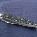 Lotniskowiec USS Ronald Reagan płynący po oceanie